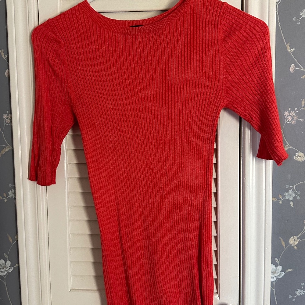 EXPRESS Coral Short Sleeves Top in EUC Work Casual Stretch, Woman's Size Small